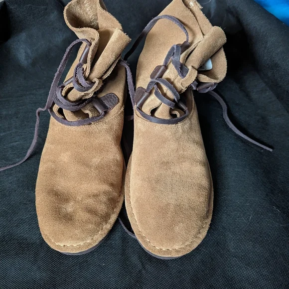 Uggs - Picture 3 of 4